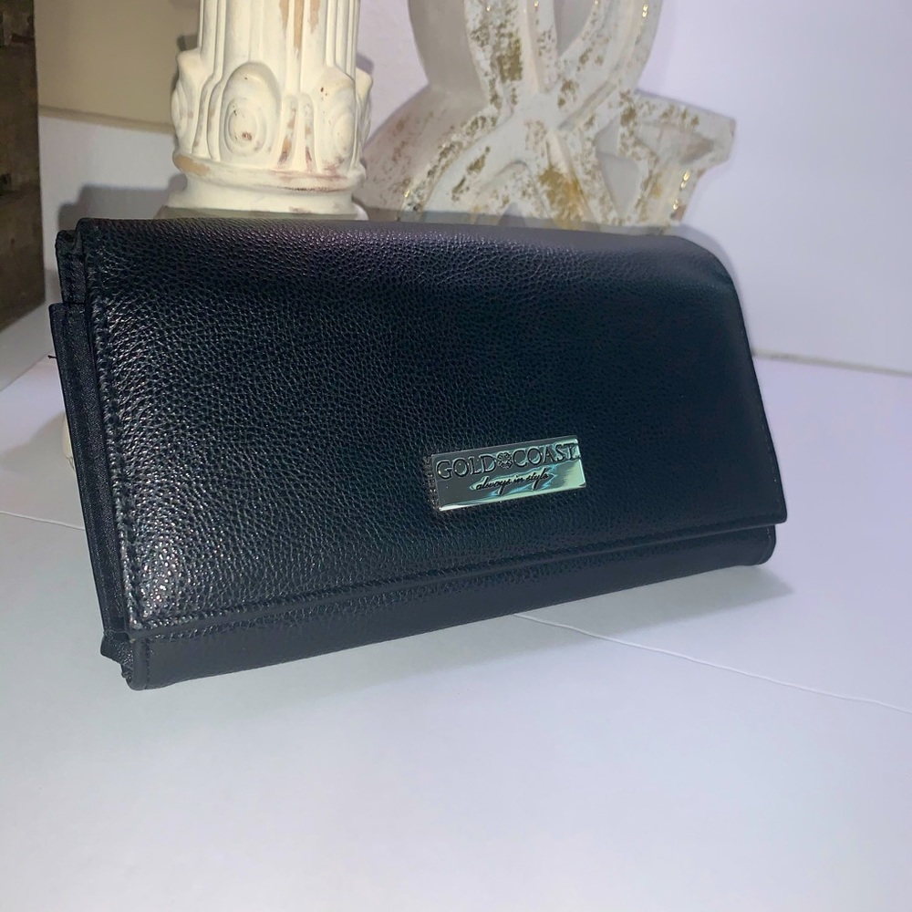Gold Coast wallet - great condition!